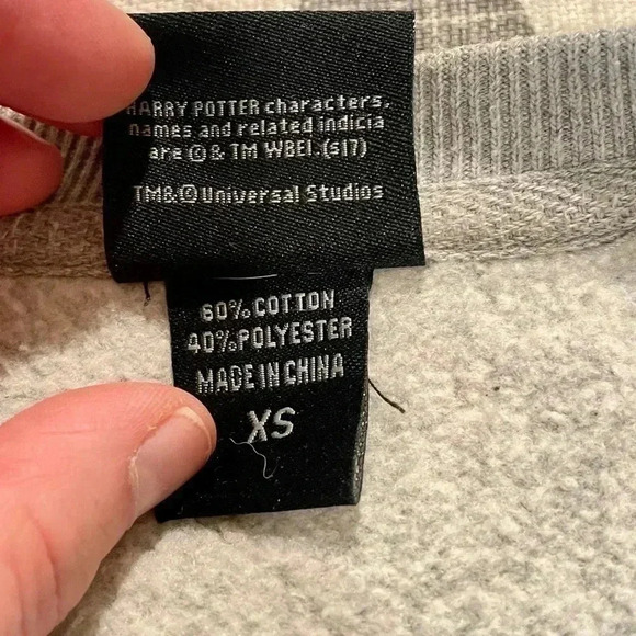 Harry Potter Sweatshirt Womens XS Wizarding World Gryffindor Universal Studios - Picture 7 of 7